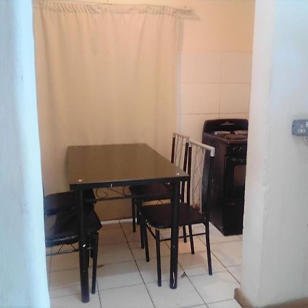 Fish Eagle Backpackers Hostel Lusaka Ngoại thất bức ảnh