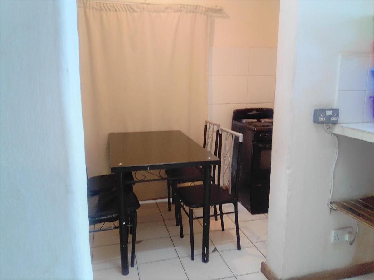 Fish Eagle Backpackers Hostel Lusaka Ngoại thất bức ảnh