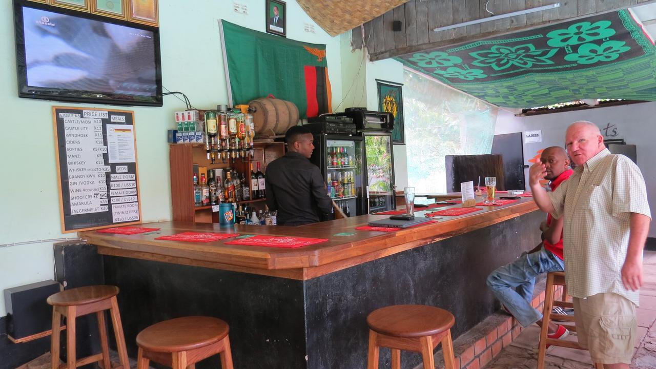 Fish Eagle Backpackers Hostel Lusaka Ngoại thất bức ảnh